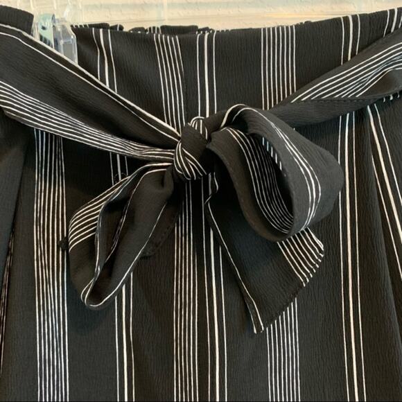 New Look Black Striped Tie Front High Rise Shorts - Picture 8 of 10